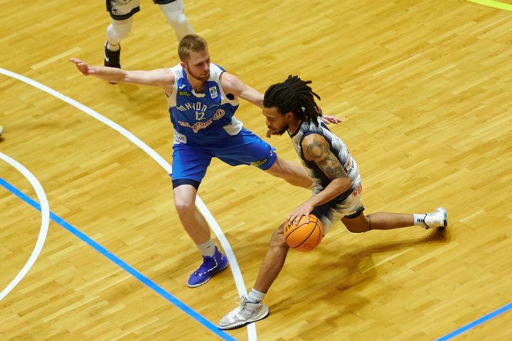 basketball-player-guarding-offensive-player-on-the-perimeter A basketball player guarding an offensive player on the perimeter.